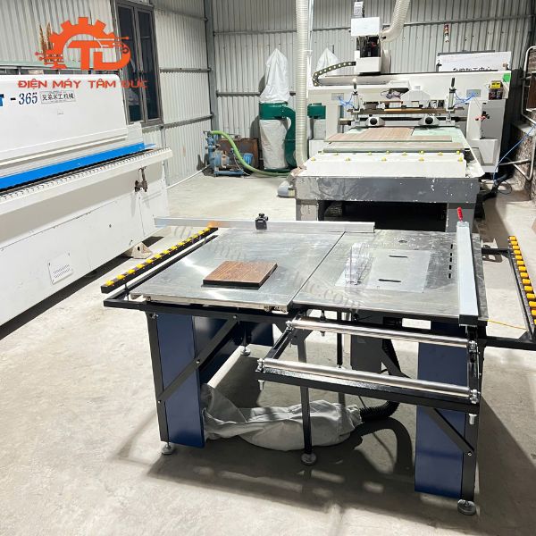 các loại máy chế biến gỗ.