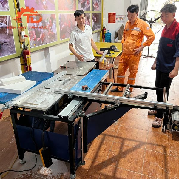 máy cưa bàn trượt